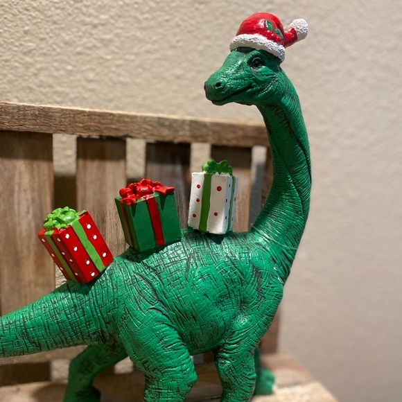 Christmas Dinosaur Figure, Large Resin Brachiosaurus With Christmas Presents - Picture 14 of 16